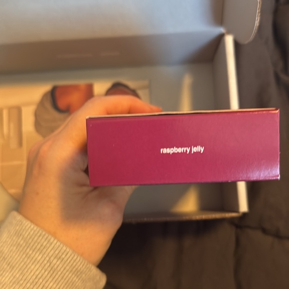 Rhode | Lip Case | Limited Edition | Raspberry Jelly iPhone 13 - Picture 4 of 5